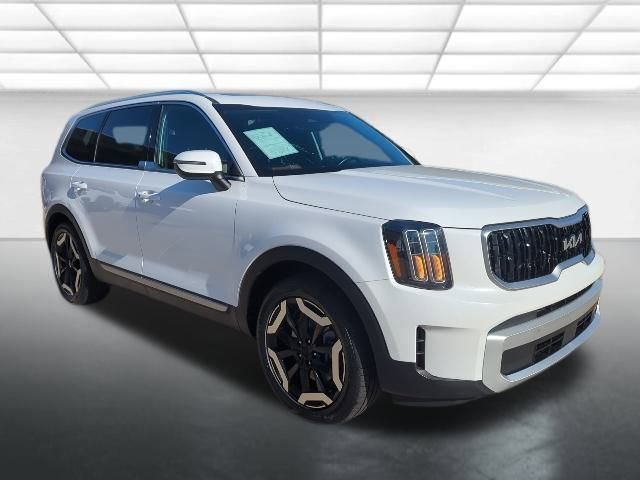 Used 2024 Kia Telluride EX w/ EX Captain's Chair Package