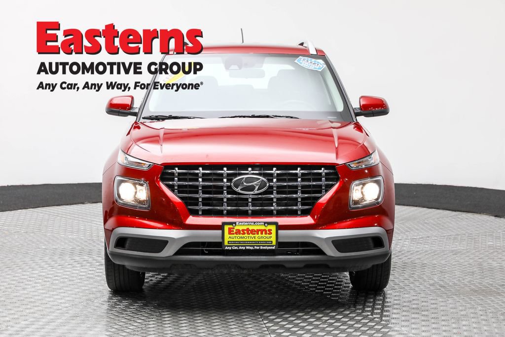 Used 2024 Hyundai Venue SEL image 2