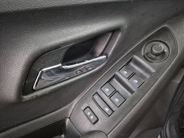 Used 2020 Chevrolet Trax LS w/ LPO, Protection Package FWD image 10