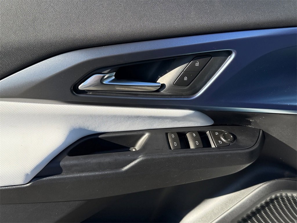 New 2026 Chevrolet Equinox EV LT image 11