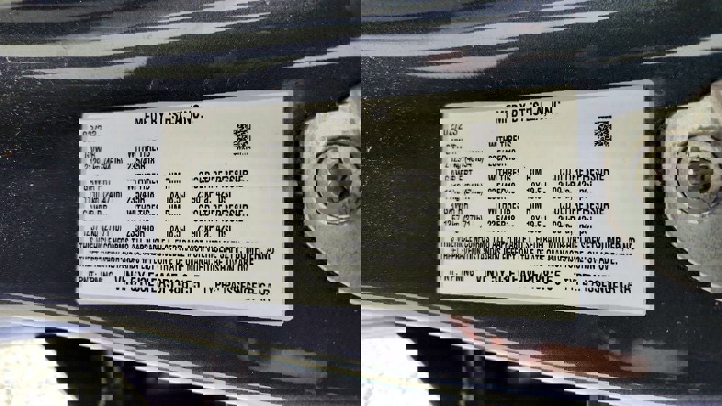 Used 2023 Tesla Model 3 Standard Range image 22