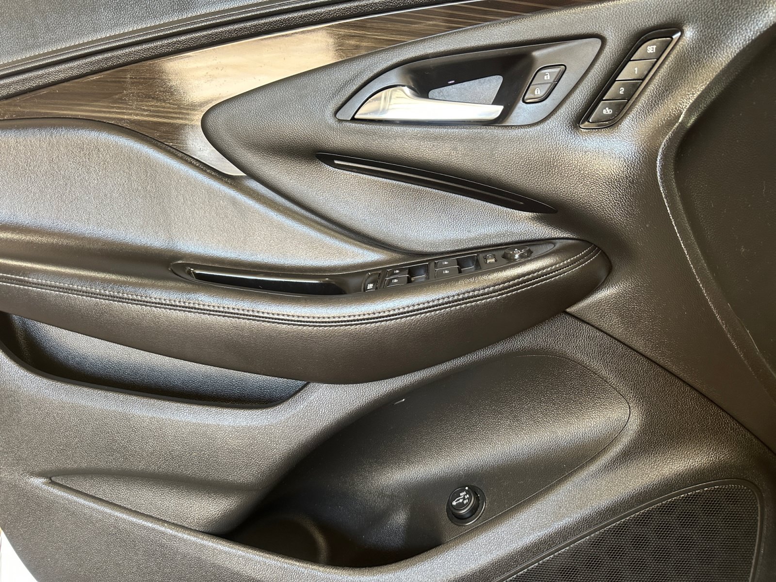Used 2019 Buick Envision Essence FWD image 30