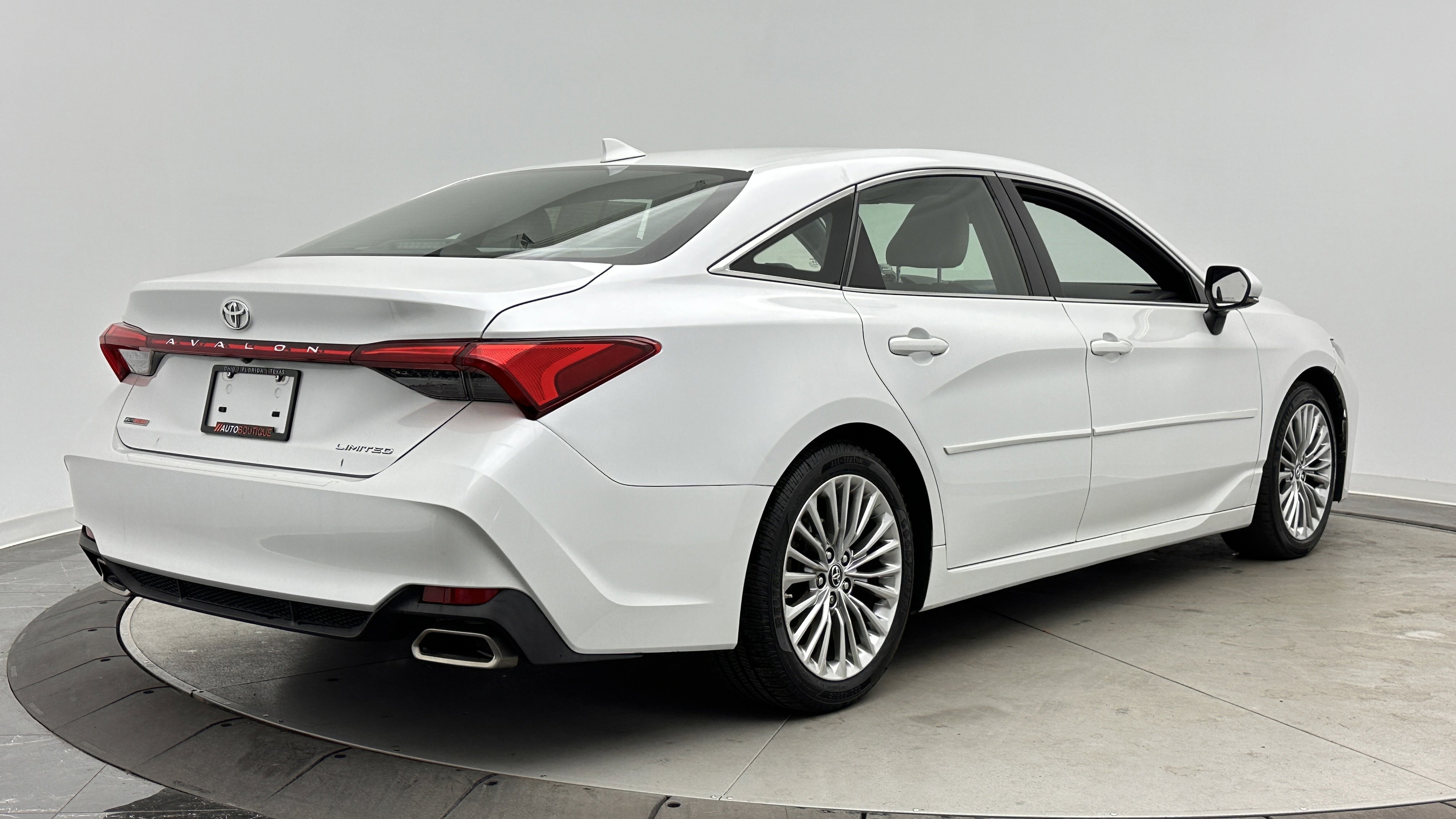 Used 2019 Toyota Avalon Limited w/ All Weather Liner Package image 8