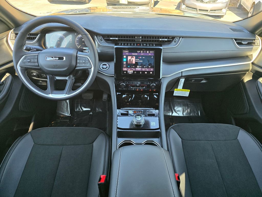 New 2025 Jeep Grand Cherokee Altitude image 5