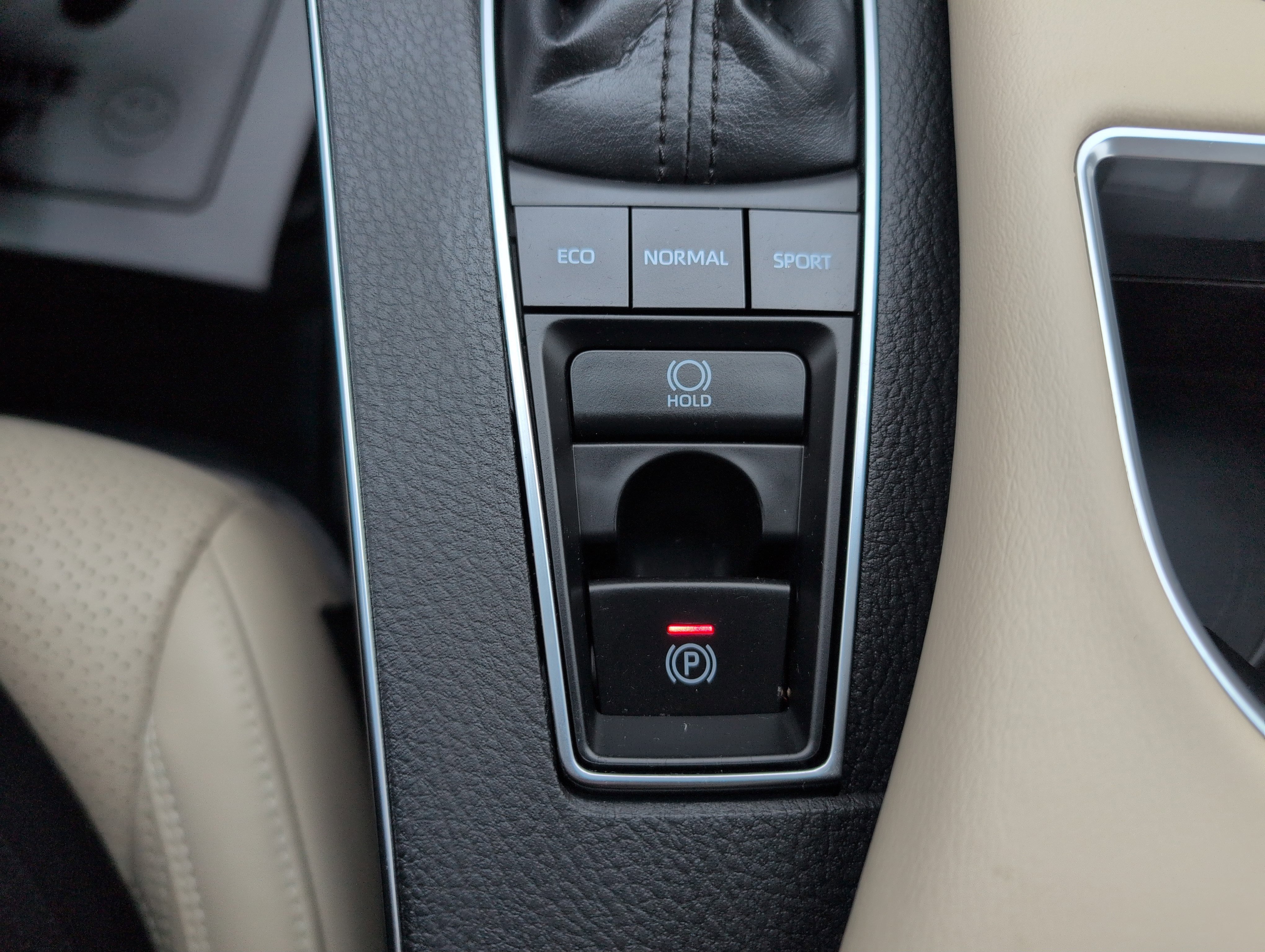 Used 2019 Toyota Avalon Limited image 32