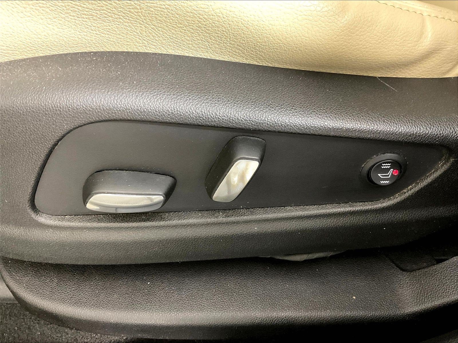 Used 2017 Cadillac XT5 FWD image 39