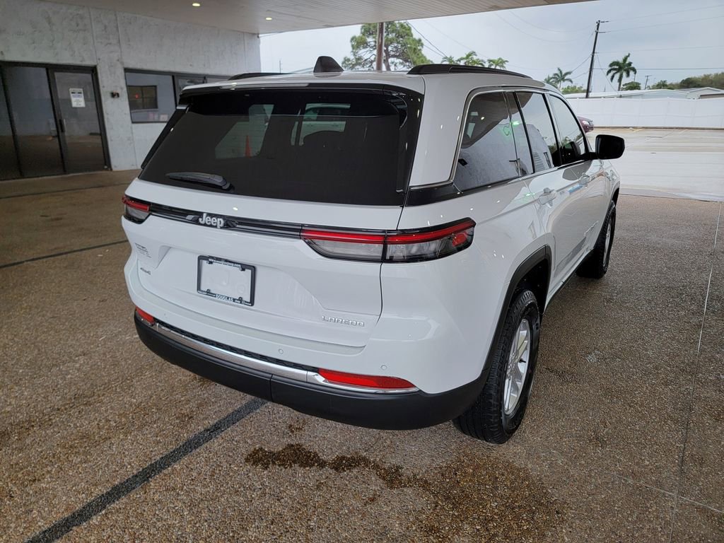 Used 2025 Jeep Grand Cherokee Laredo w/ Trailer Tow Package image 5