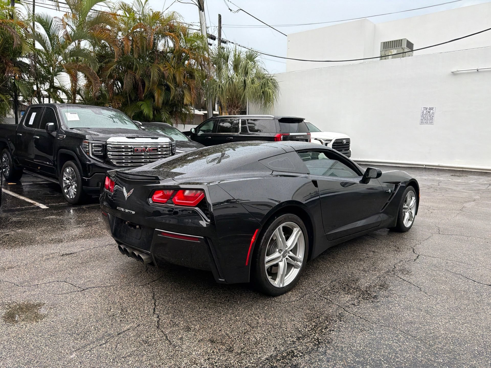 Used 2017 Chevrolet Corvette Stingray Coupe w/ 1LT RWD image 5