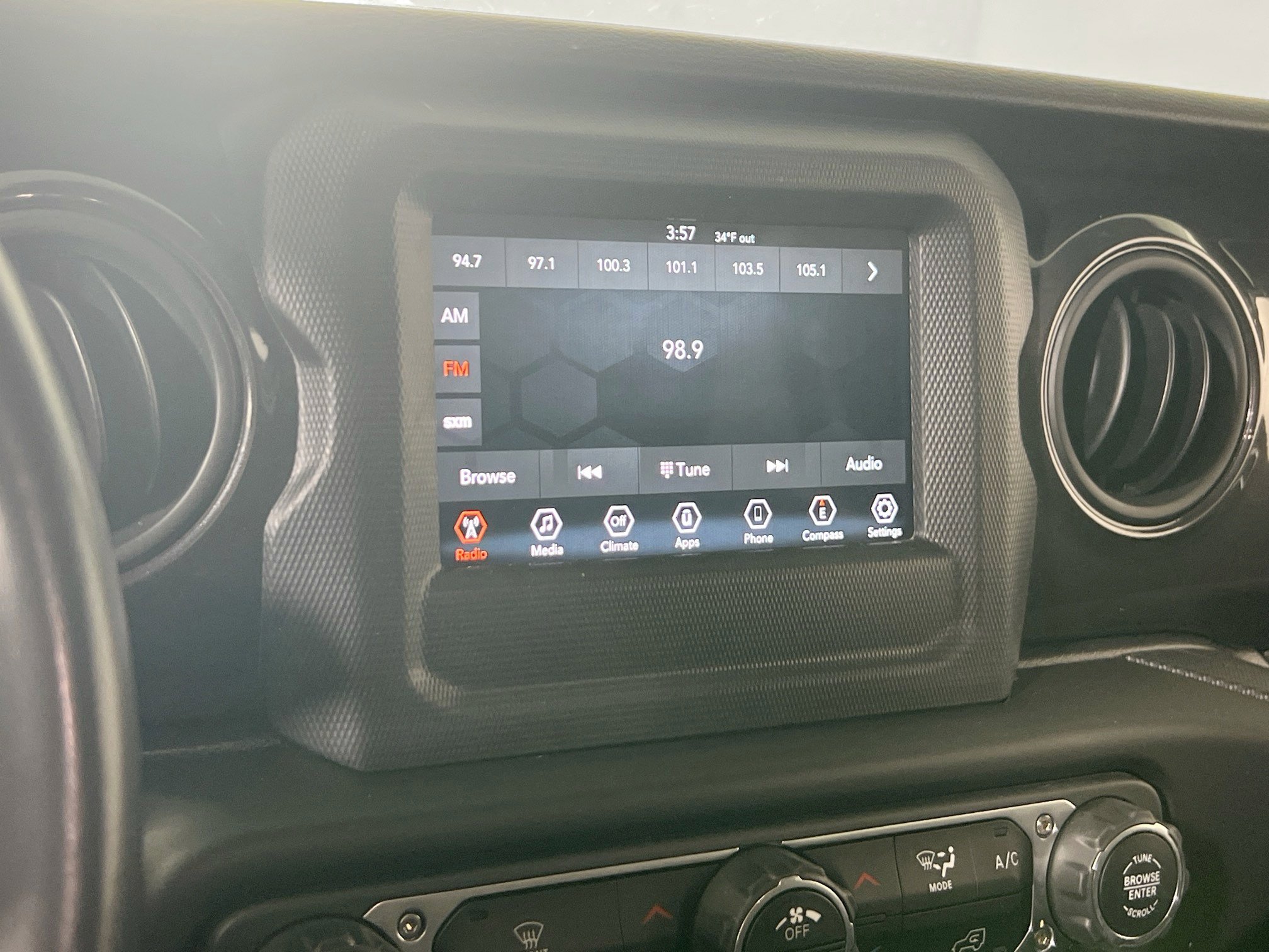 Used 2022 Jeep Gladiator Sport image 14