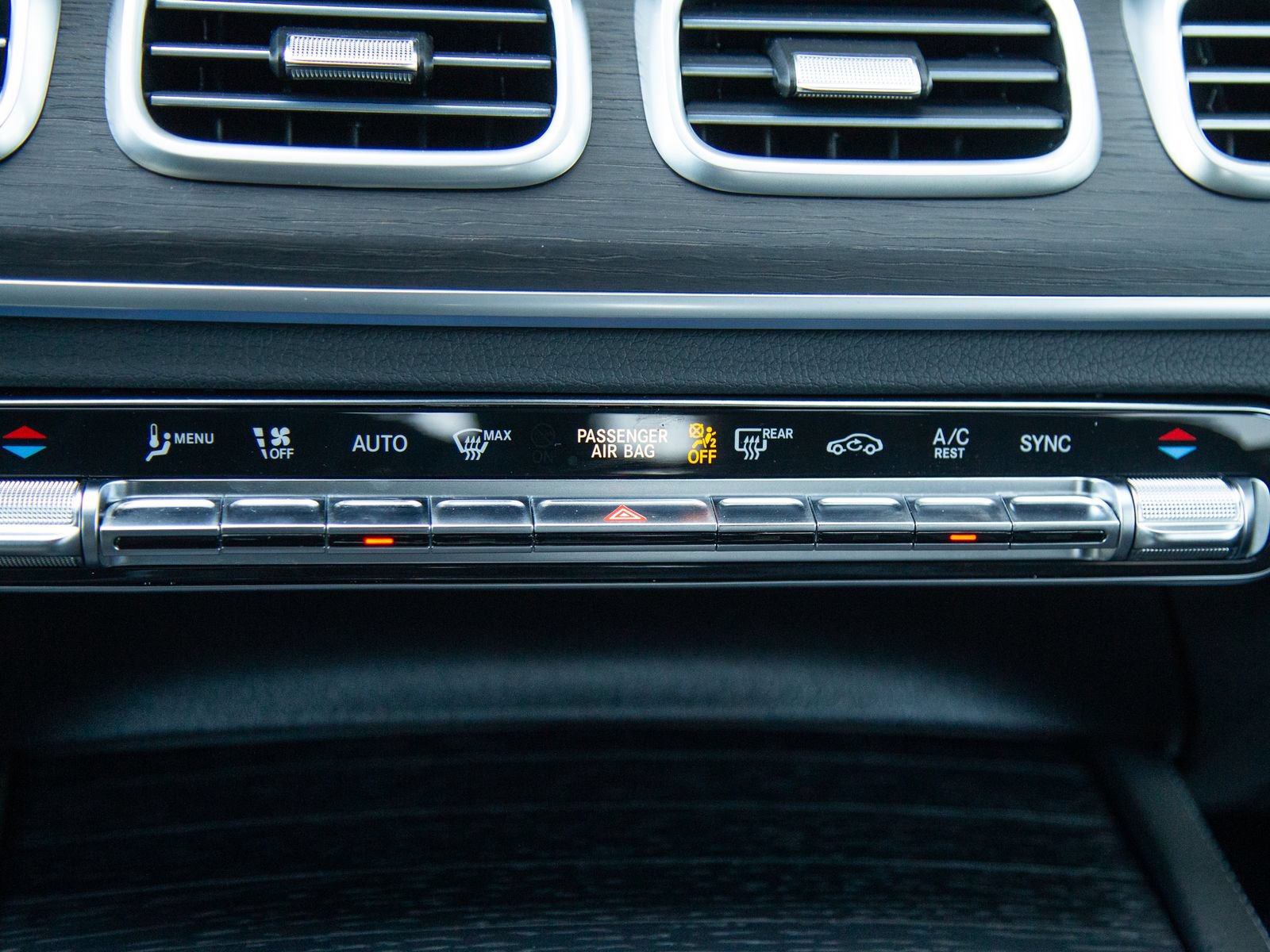 Used 2024 Mercedes-Benz GLS 450 4MATIC image 24
