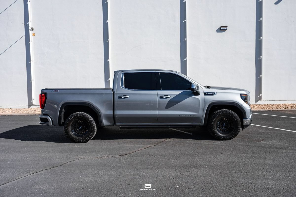 Used 2025 GMC Sierra 1500 SLE w/ X31 Off-Road Package AWD/4WD image 9