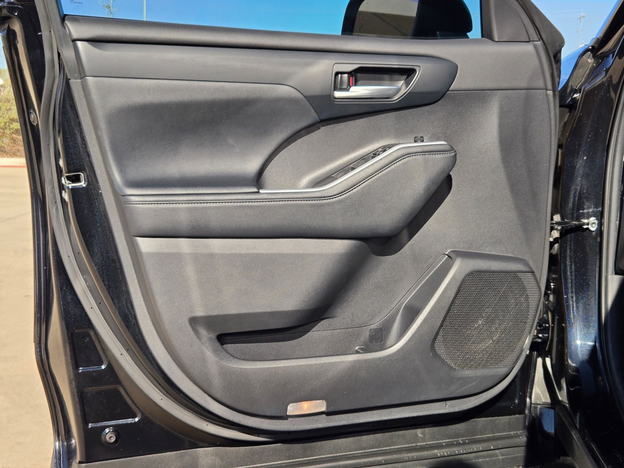 Used 2024 Toyota Highlander XSE image 11