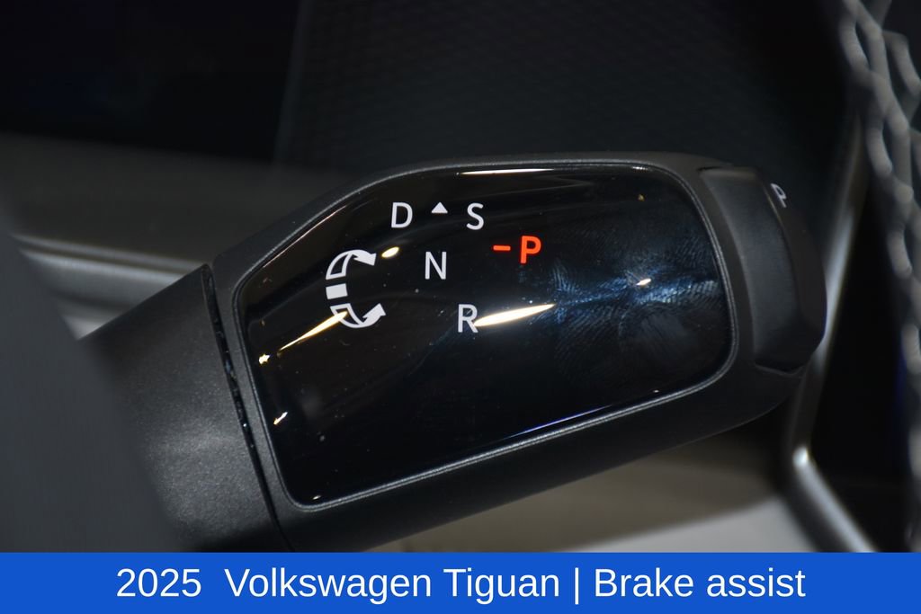 Used 2025 Volkswagen Tiguan SE image 12