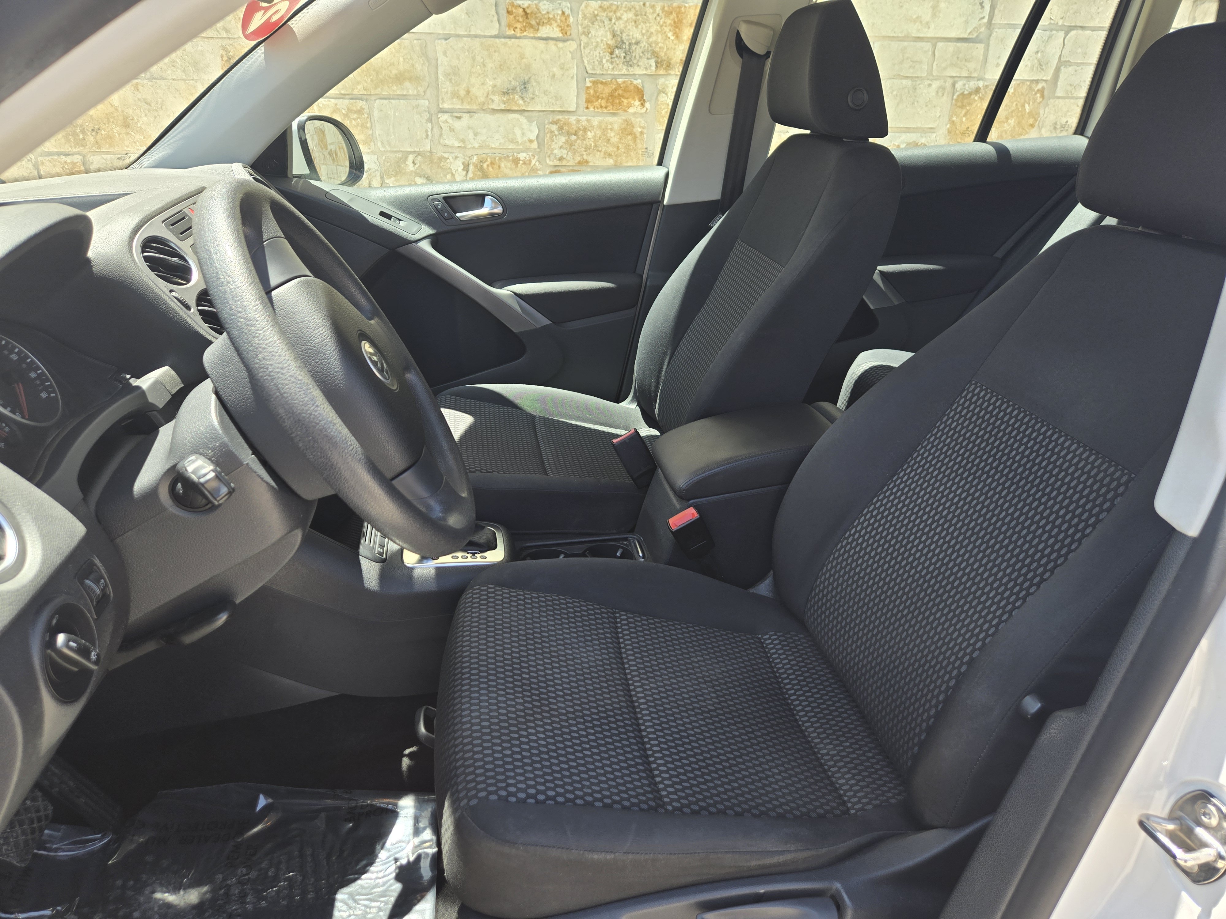 Used 2009 Volkswagen Tiguan S FWD image 5