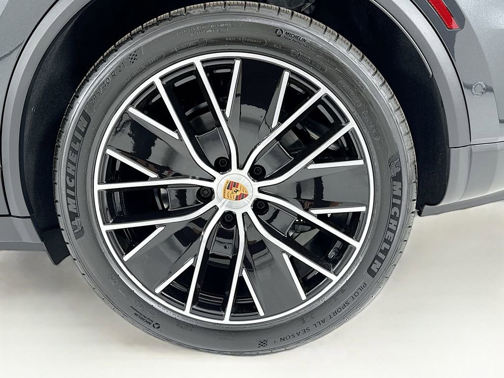 New 2026 Porsche Macan Electric image 36