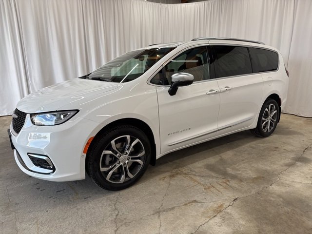 New 2026 Chrysler Pacifica Pinnacle w/ Trailer Tow Group image 3
