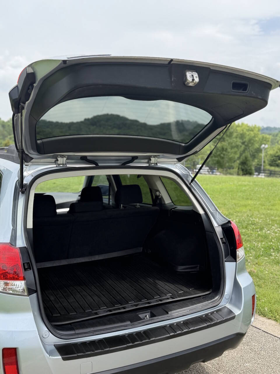 Used 2013 Subaru Outback 2.5i Premium w/ All-Weather Pkg AWD/4WD image 18