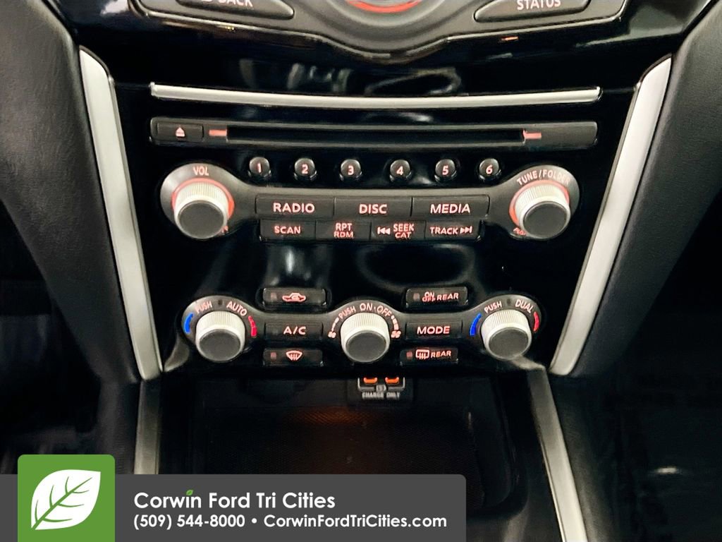 Used 2018 Nissan Pathfinder SV image 8