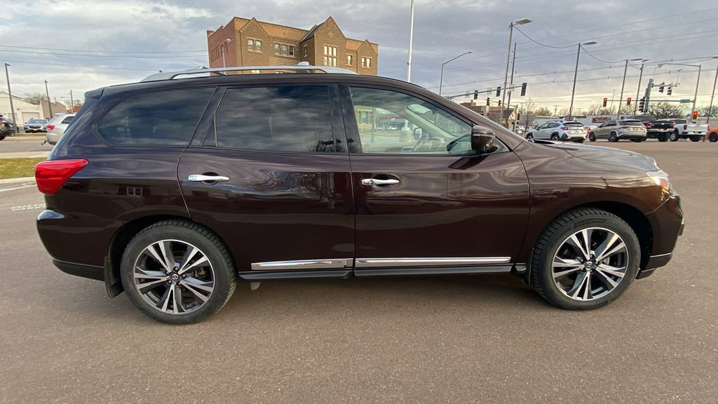 Used 2019 Nissan Pathfinder Platinum image 4
