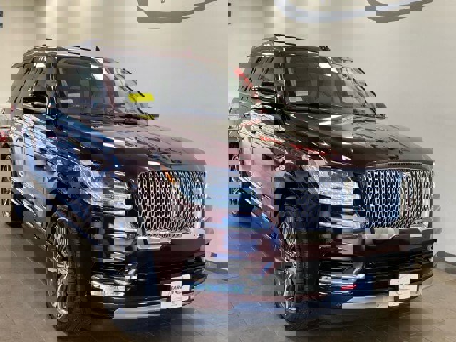 Used 2019 Lincoln Navigator Reserve image 2