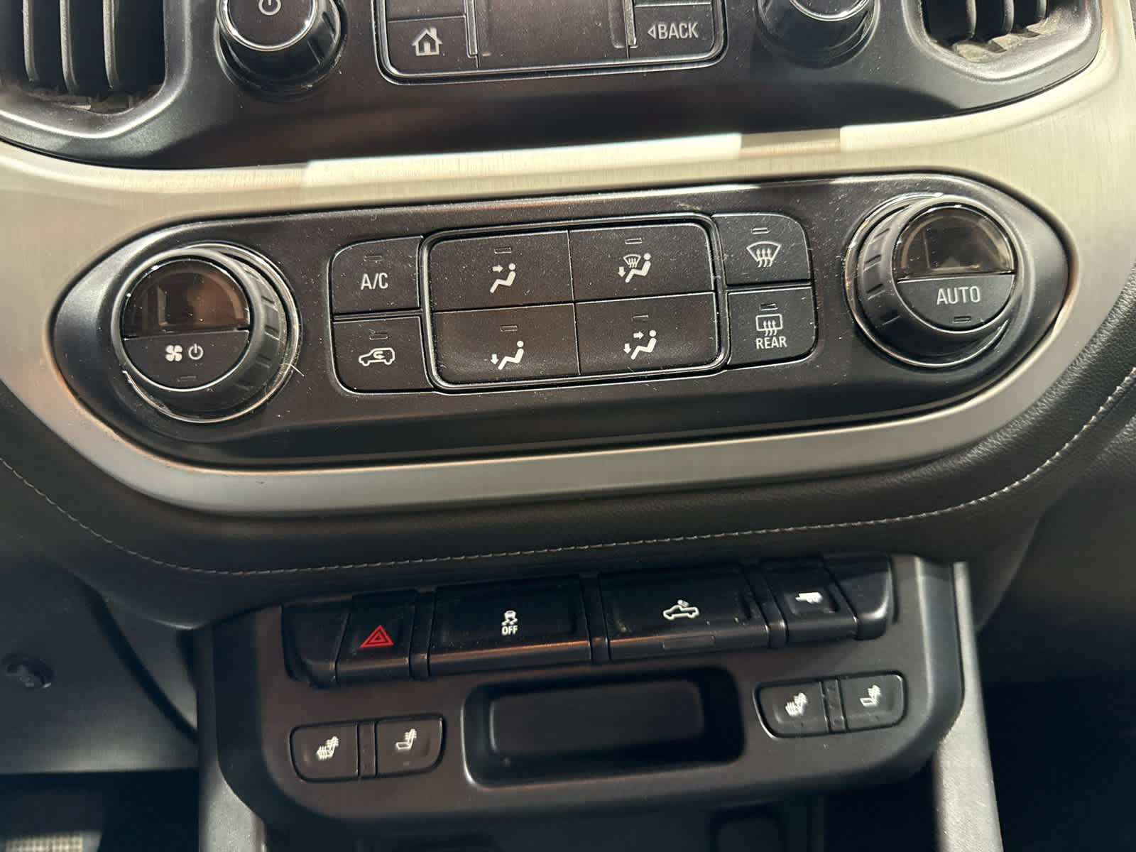 Certified 2020 GMC Canyon SLE w/ Elevation Edition AWD/4WD image 18
