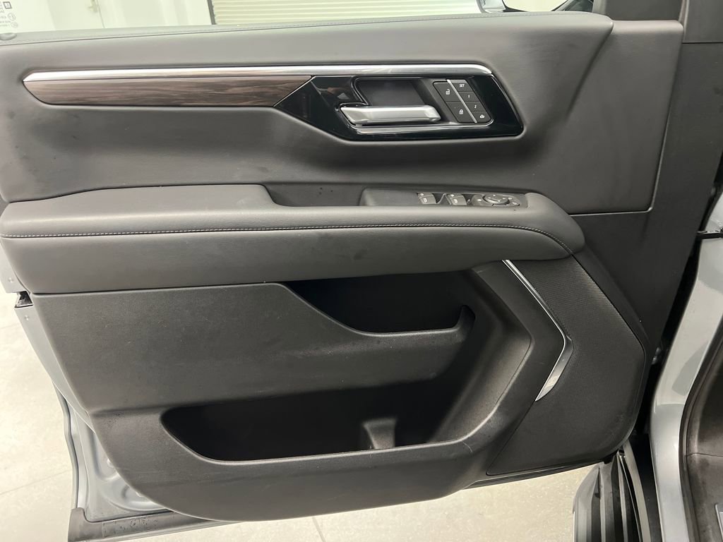 Used 2025 Chevrolet Tahoe LT image 11