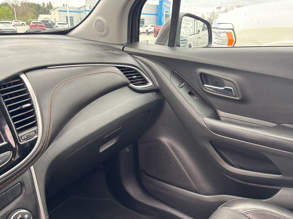 Used 2022 Chevrolet Trax LT w/ Driver Confidence Package AWD/4WD image 35