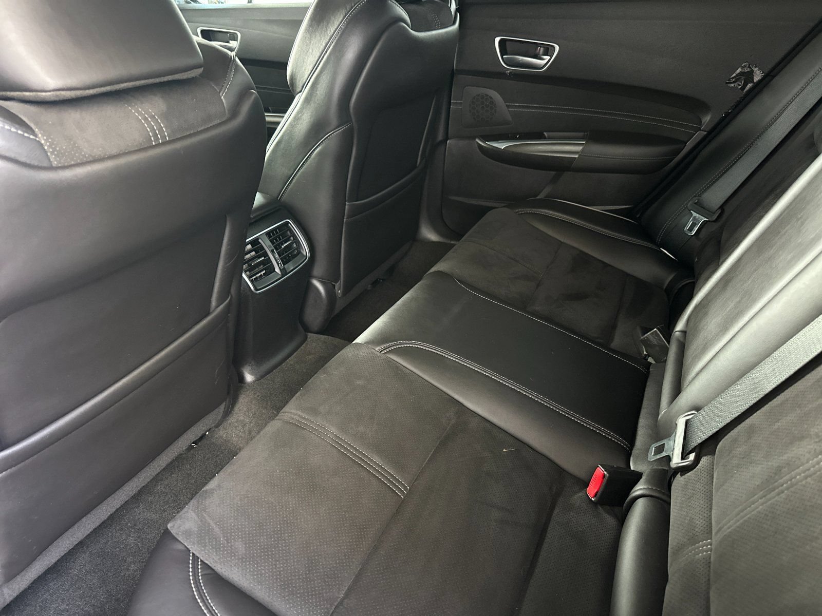 Used 2018 Acura TLX V6 w/ Technology & A-SPEC Pkg FWD image 11