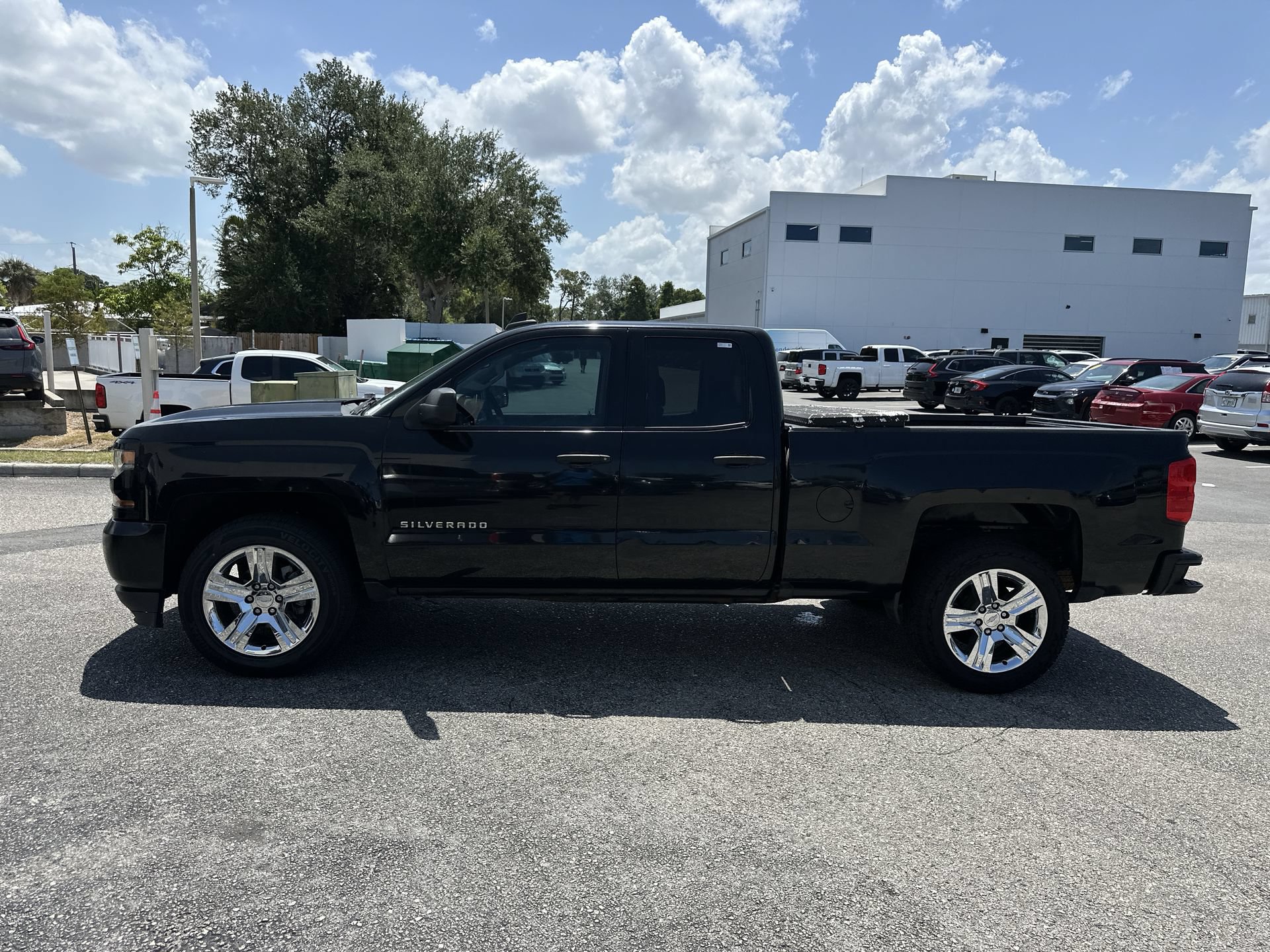 Used 2018 Chevrolet Silverado 1500 Custom w/ Custom Value Package RWD image 8