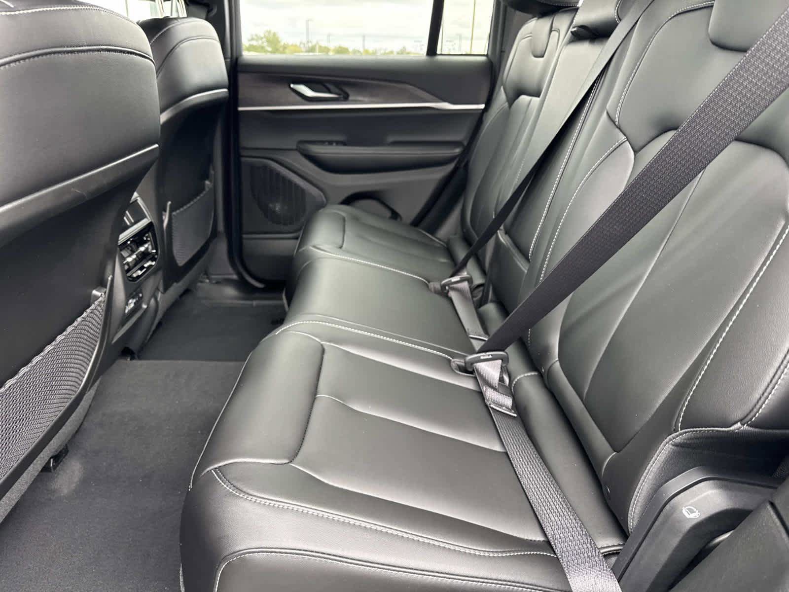 New 2025 Jeep Grand Cherokee Limited AWD/4WD image 8