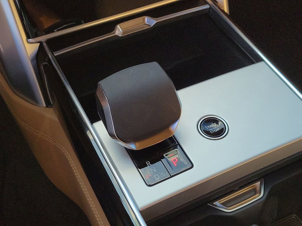 Used 2025 Land Rover Range Rover Long Wheelbase SE image 31