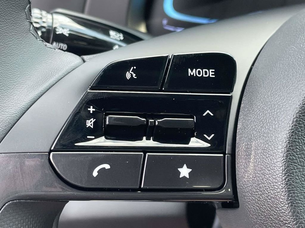 New 2026 Hyundai Elantra SEL Sport FWD image 23