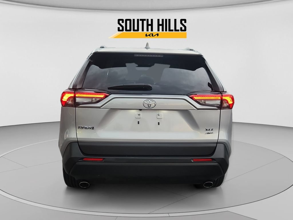 Used 2022 Toyota RAV4 XLE w/ Convenience Package AWD/4WD image 4