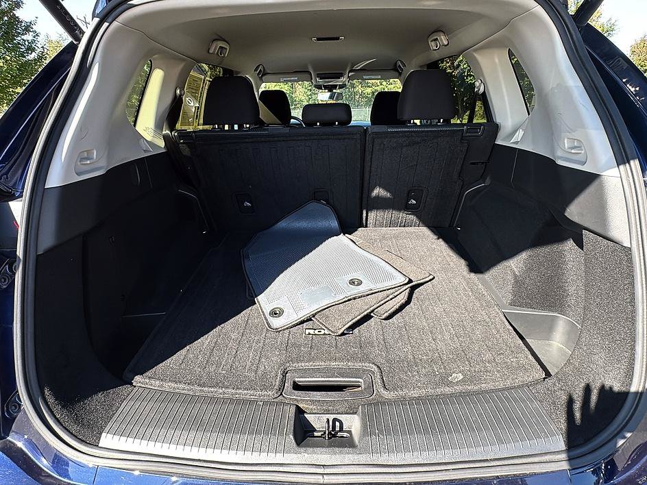 Certified 2025 Nissan Rogue SV AWD/4WD image 38