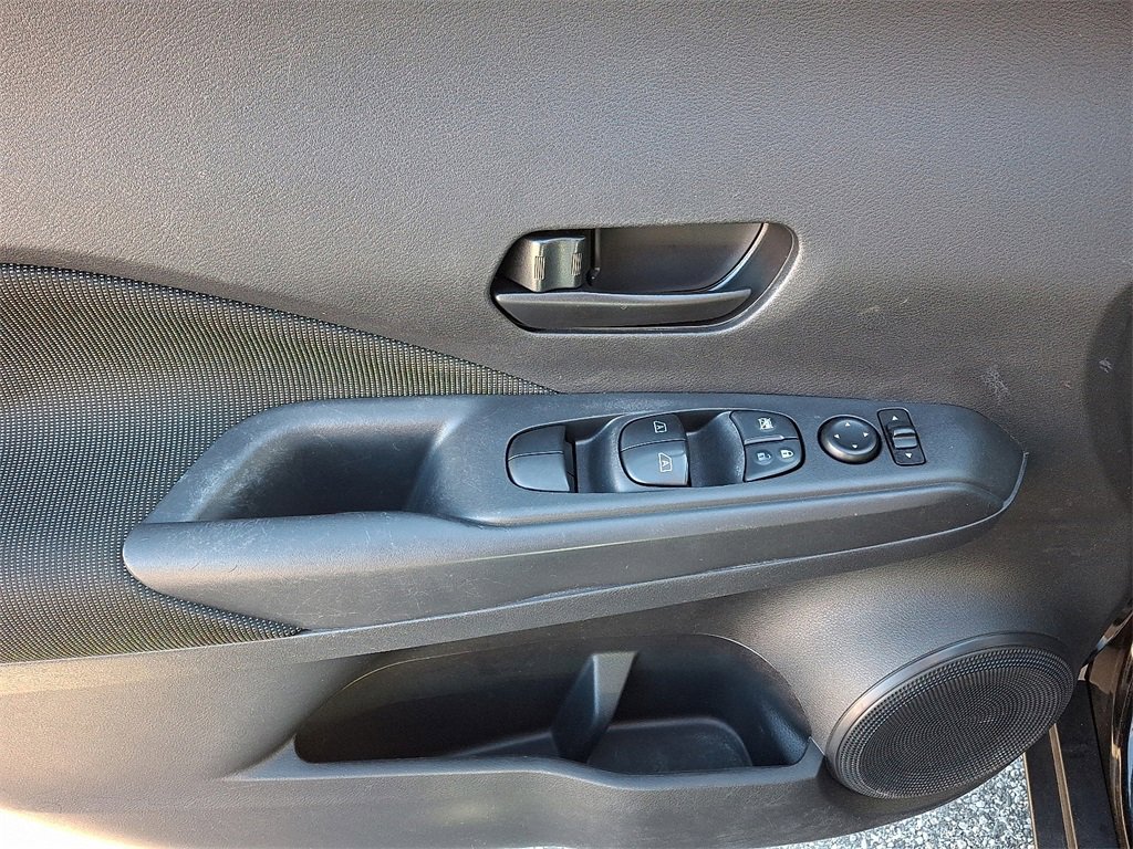 Used 2020 Nissan Kicks S image 12