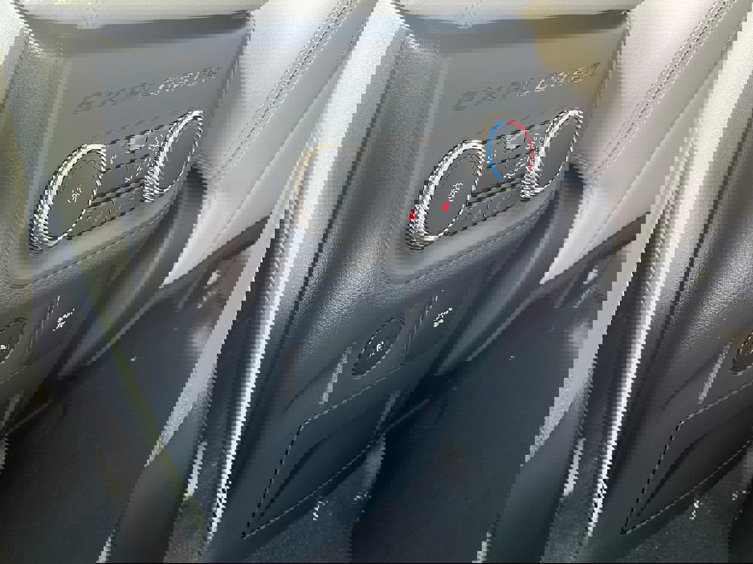 New 2026 Ford Explorer Platinum image 10