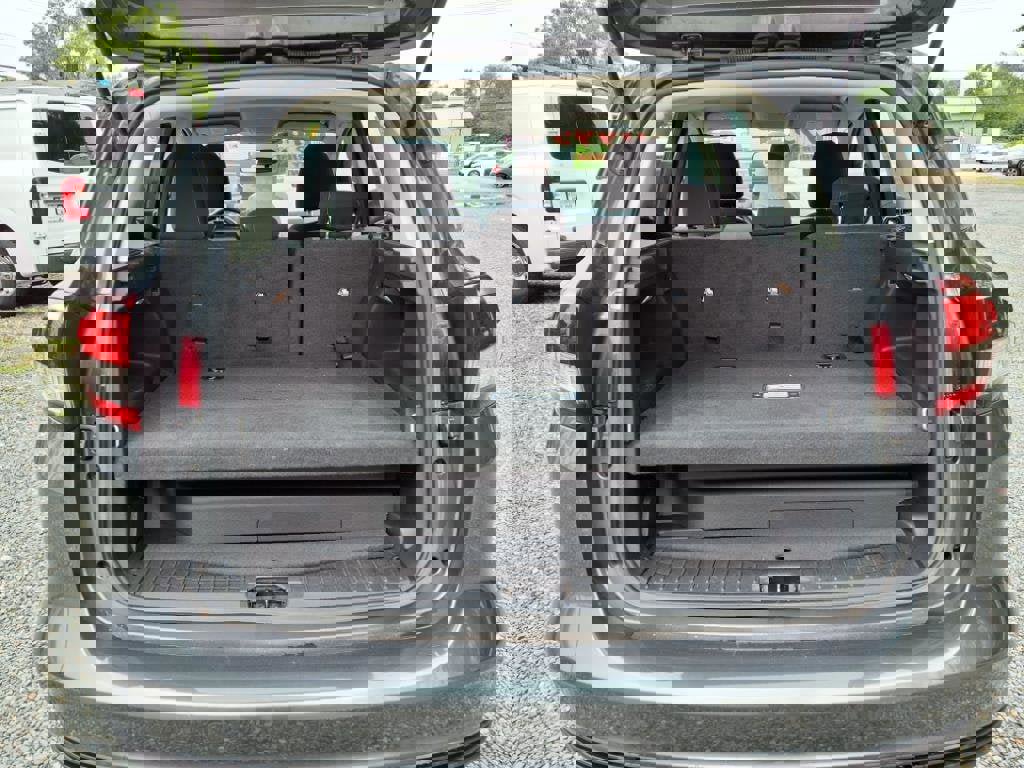 Used 2017 Ford C-MAX Energi SE image 19