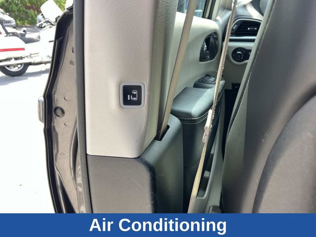 Used 2023 Chrysler Pacifica Touring-L FWD image 22