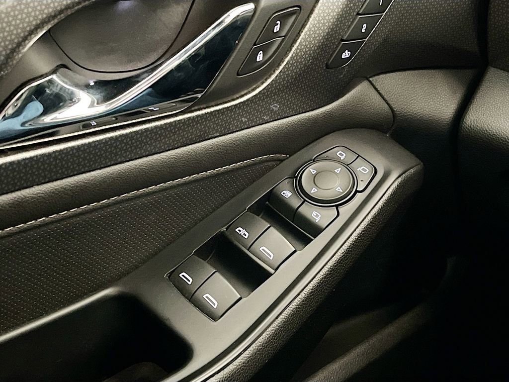 Used 2023 Chevrolet Traverse Premier AWD/4WD image 18