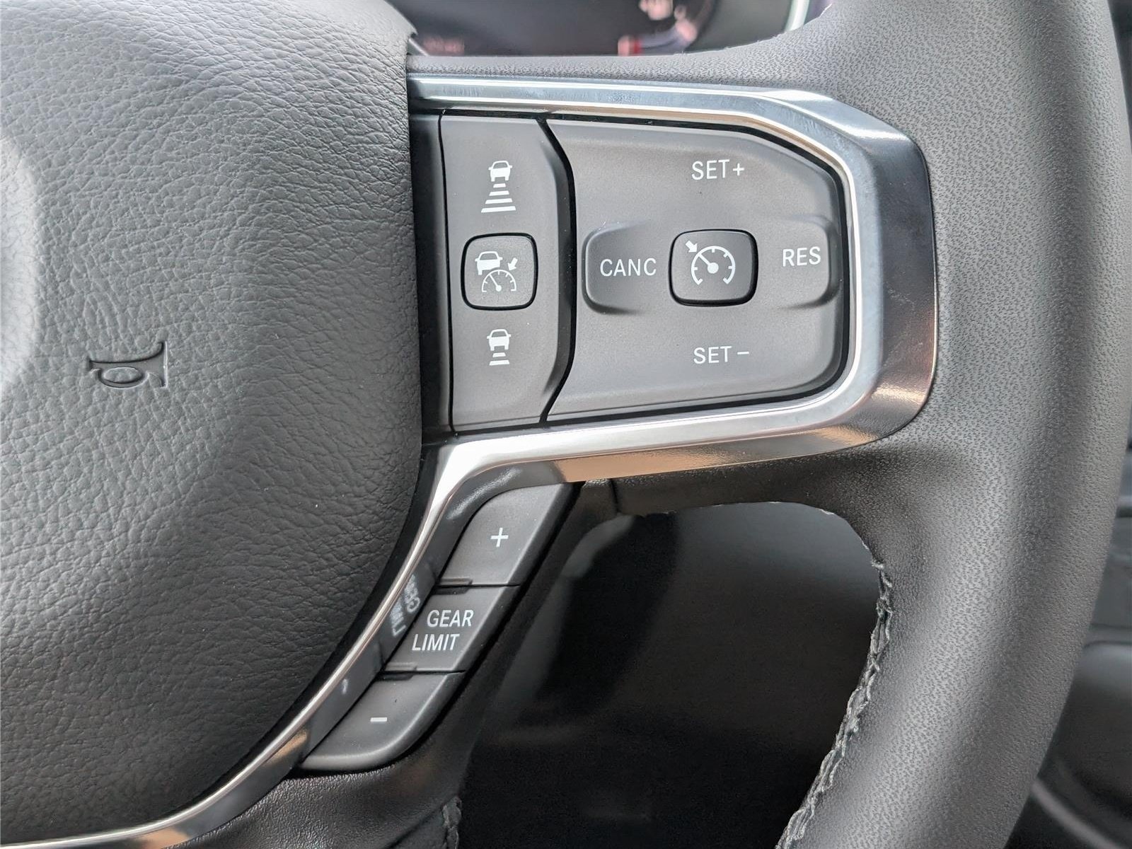 New 2026 RAM 2500 Laramie AWD/4WD image 22