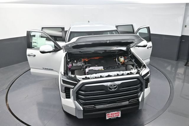 Used 2025 Toyota Tundra Limited AWD/4WD image 31