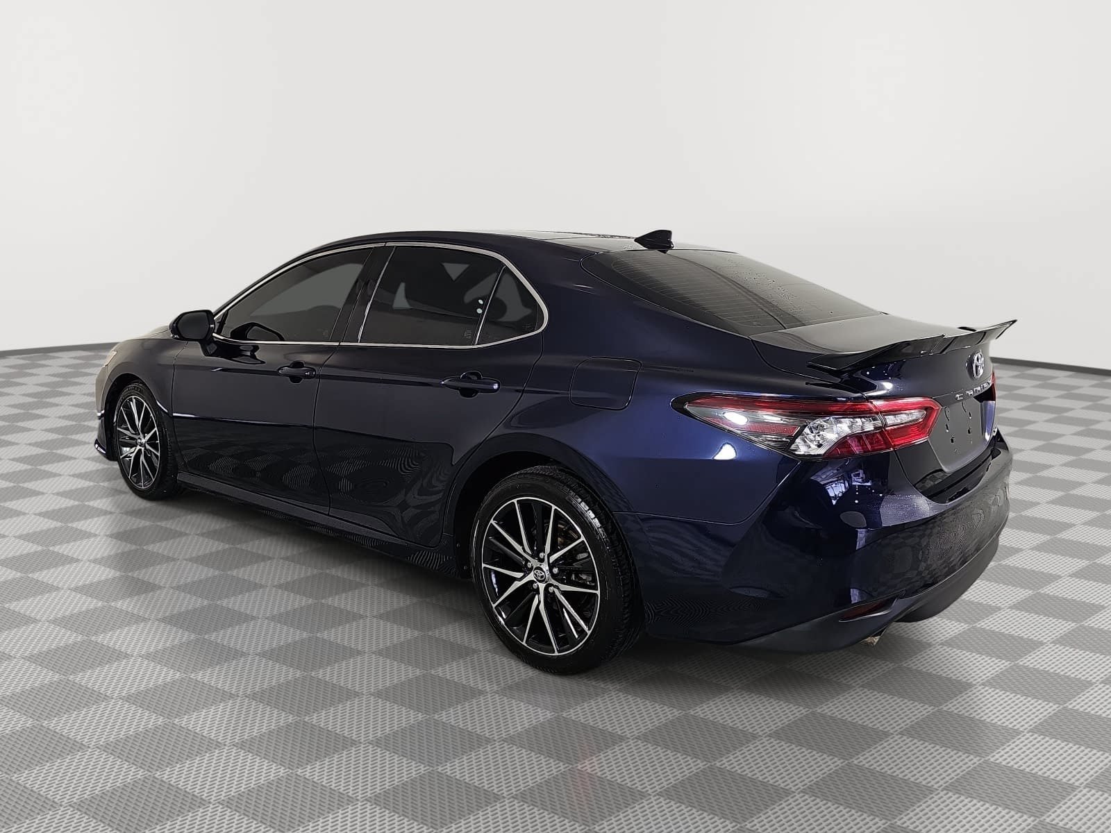 Used 2022 Toyota Camry XLE FWD image 6