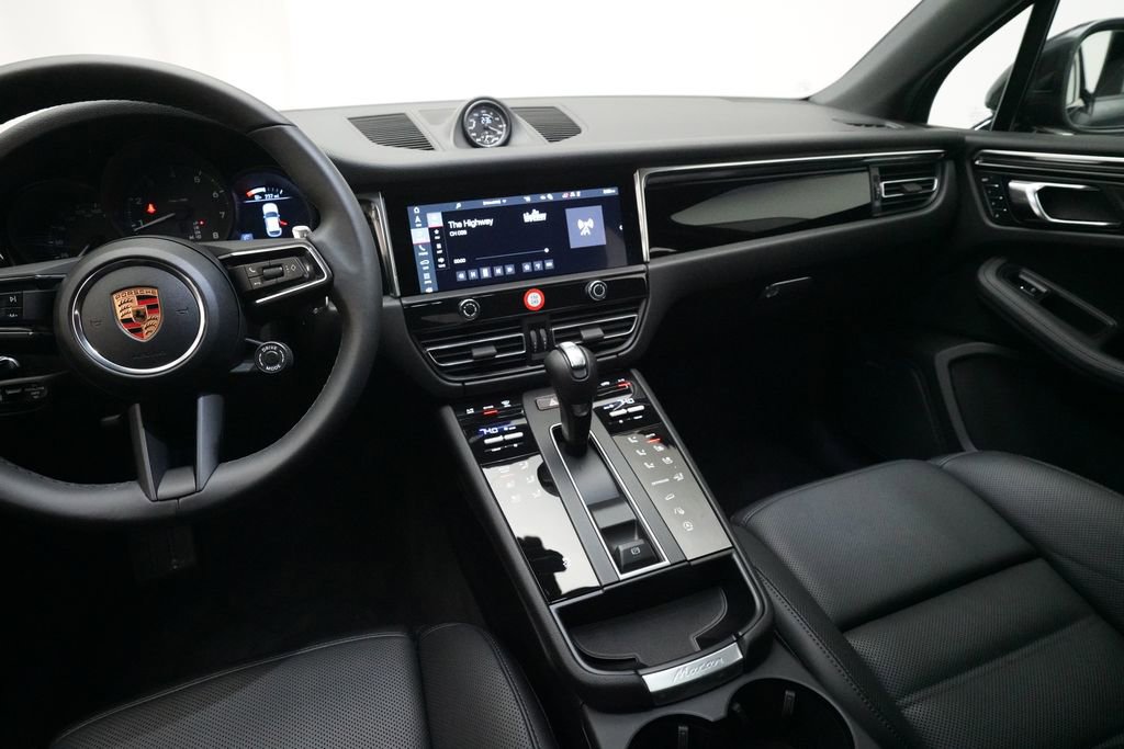 Certified 2026 Porsche Macan image 19