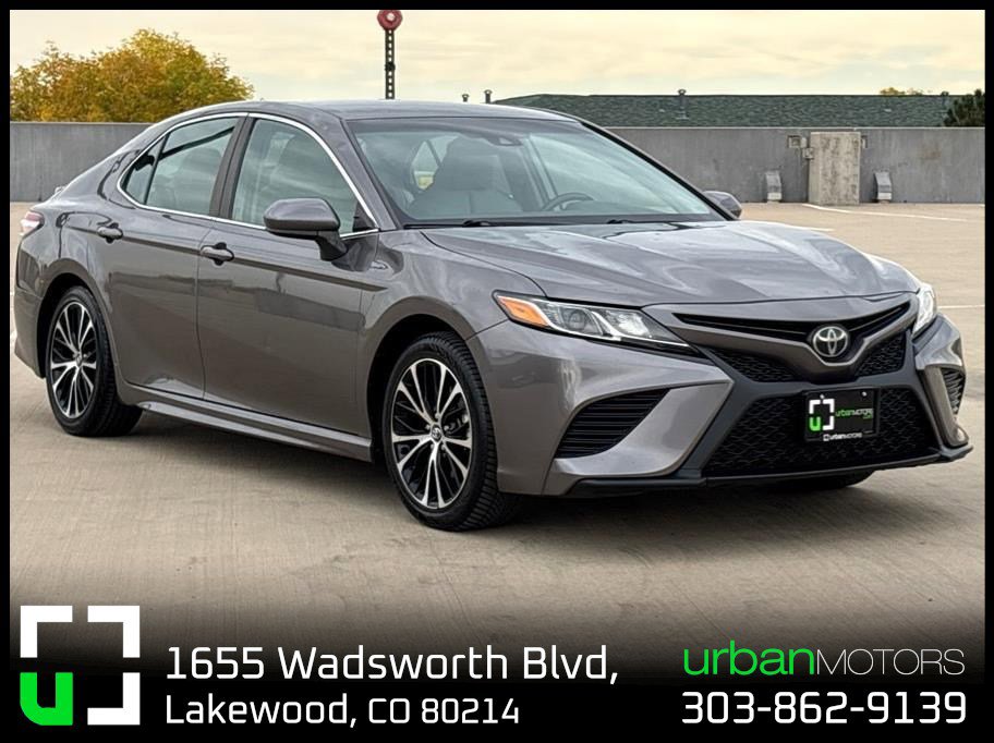 Used 2020 Toyota Camry SE image 1