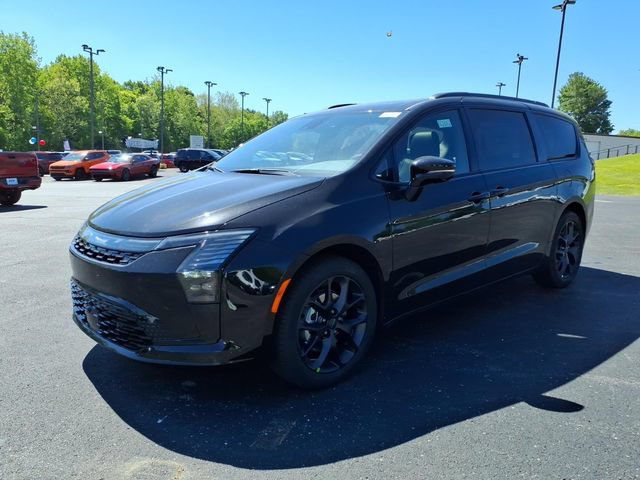 New 2027 Chrysler Pacifica Limited FWD image 3