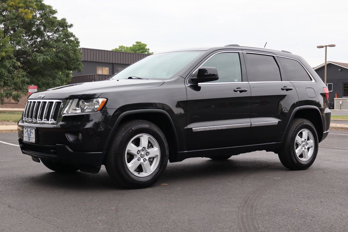 Used 2013 Jeep Grand Cherokee Laredo w/ Laredo E Group AWD/4WD image 11