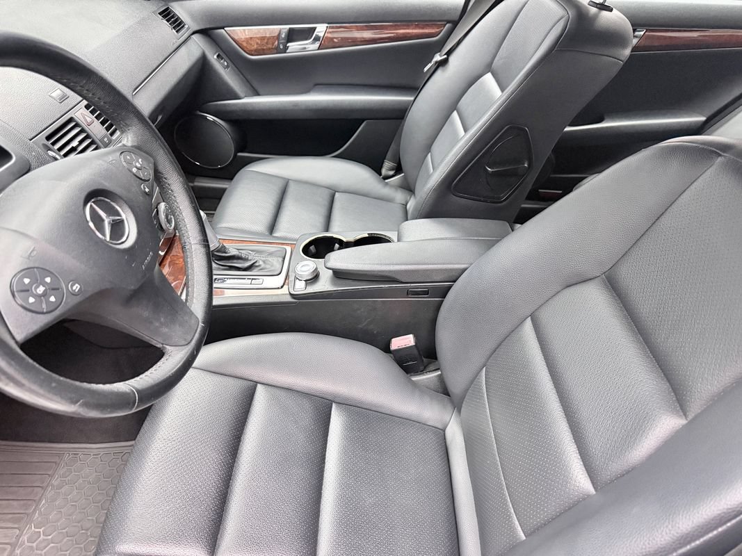 Used 2010 Mercedes-Benz C 300 4MATIC Sedan image 10