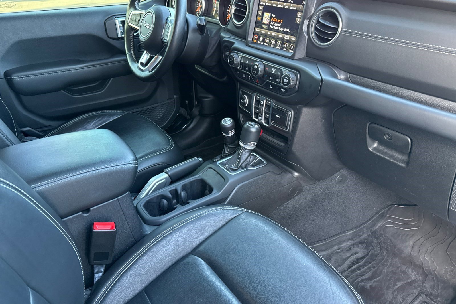 Used 2018 Jeep Wrangler Unlimited Sahara image 19