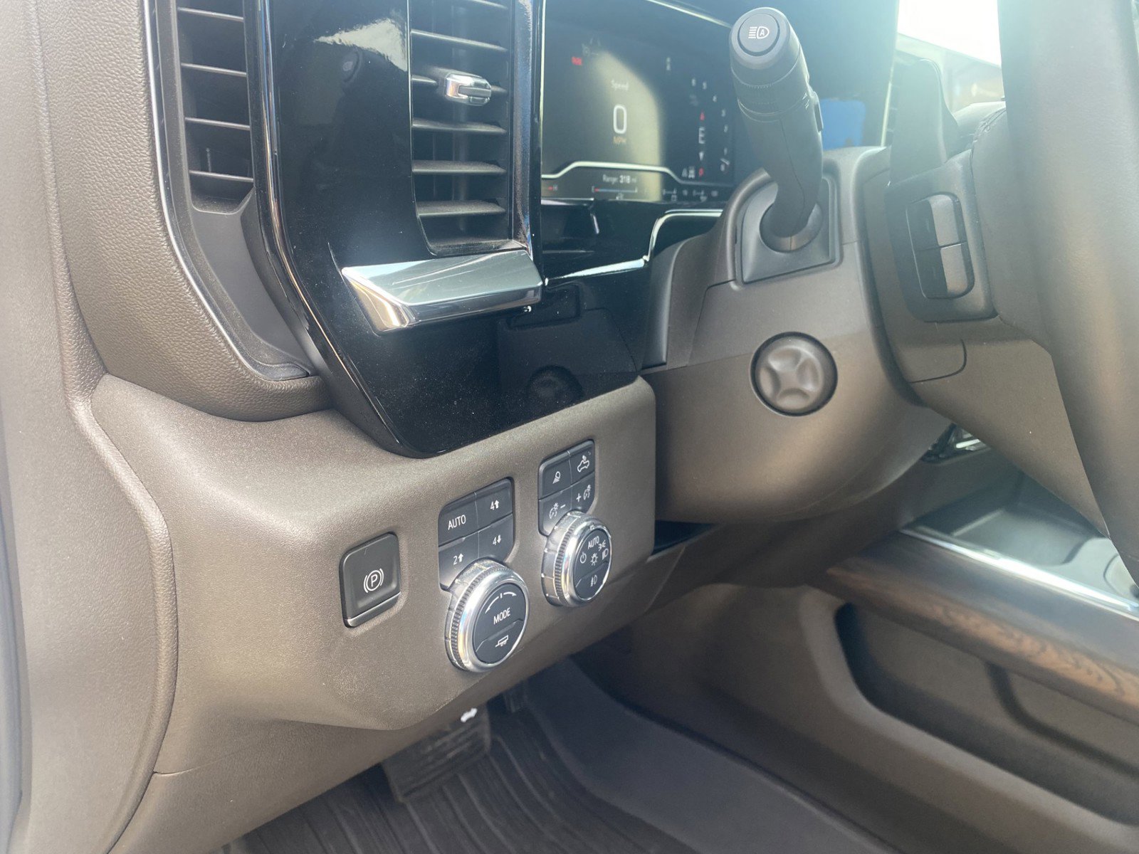 Used 2024 GMC Sierra 1500 Denali w/ Denali Reserve Package AWD/4WD image 17