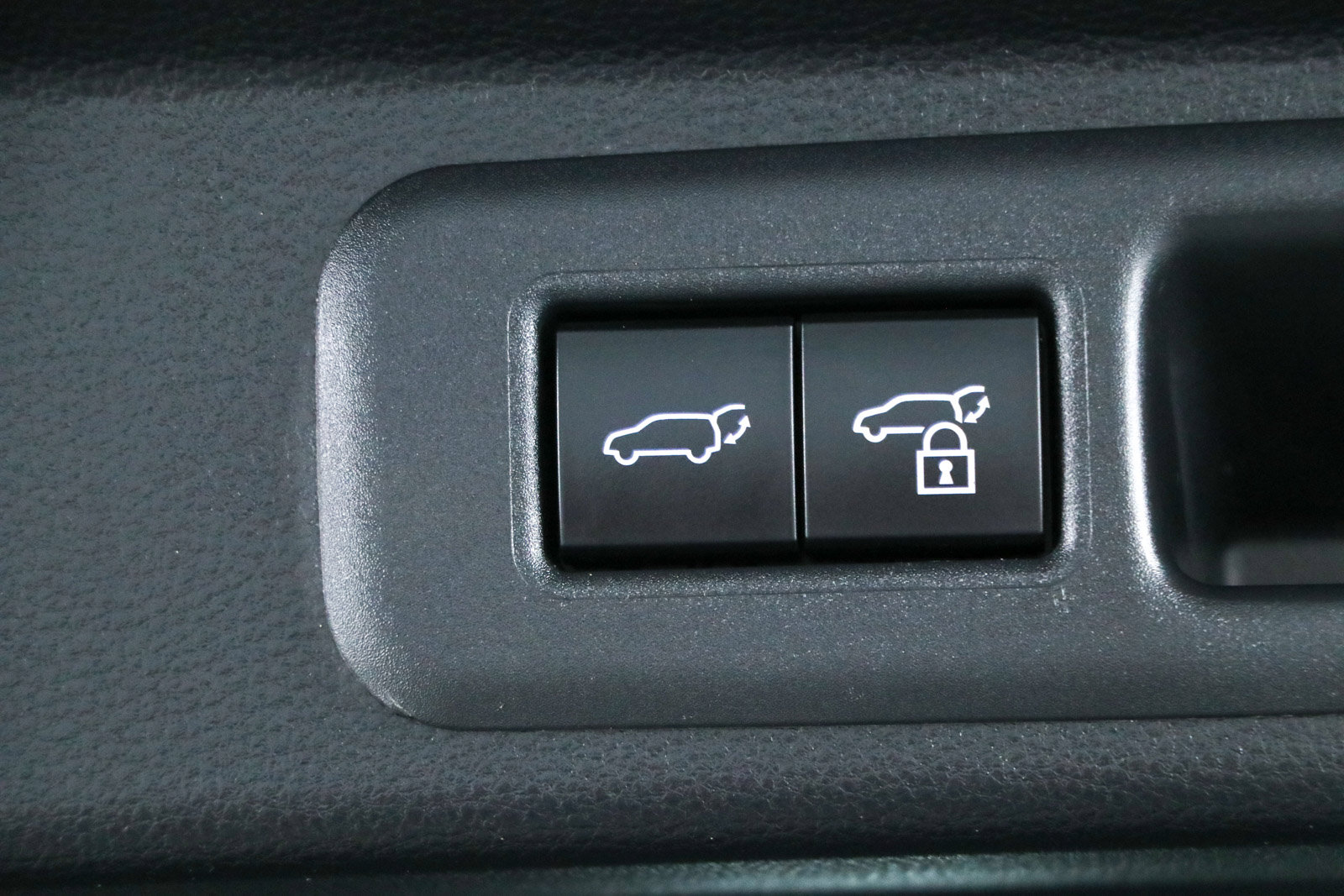 Used 2024 Toyota Sequoia Platinum AWD/4WD image 34